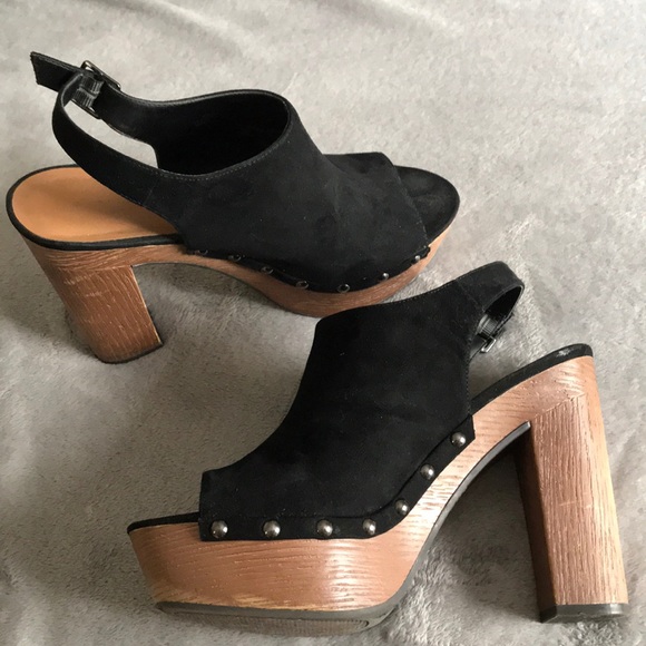 Platform peep toe studded heels - Picture 3 of 6